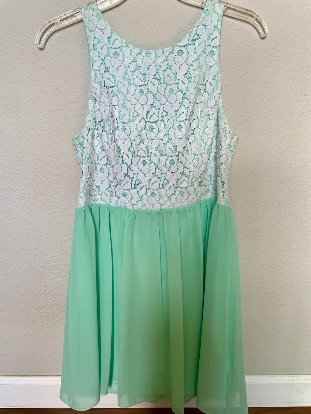 Women’s Sleeveless Mint Lace Bodice Mini Dress M